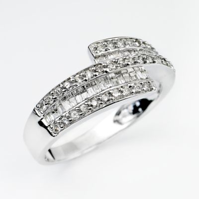 Diamond Swooping ring, 18k white gold